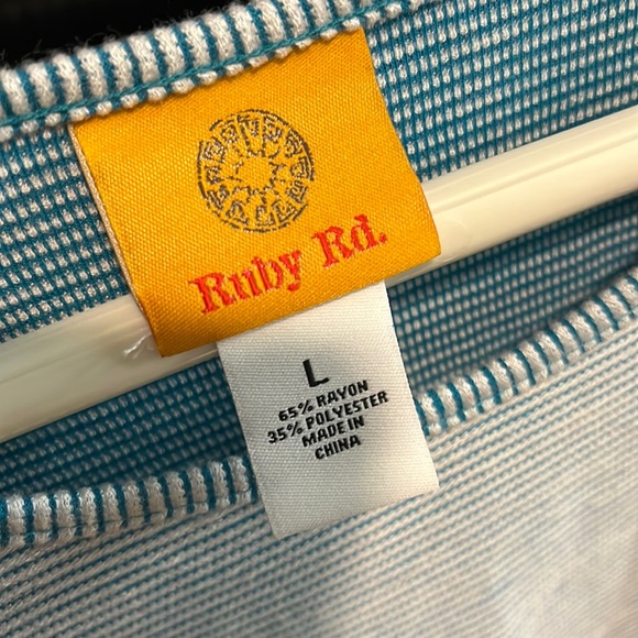 Ruby Rd. Woman’s Top - Picture 3 of 3